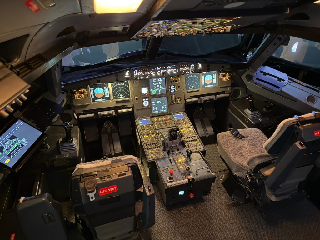 Flight Simulators Midlands: Multi-Device Flight Experience – Coventry Airport