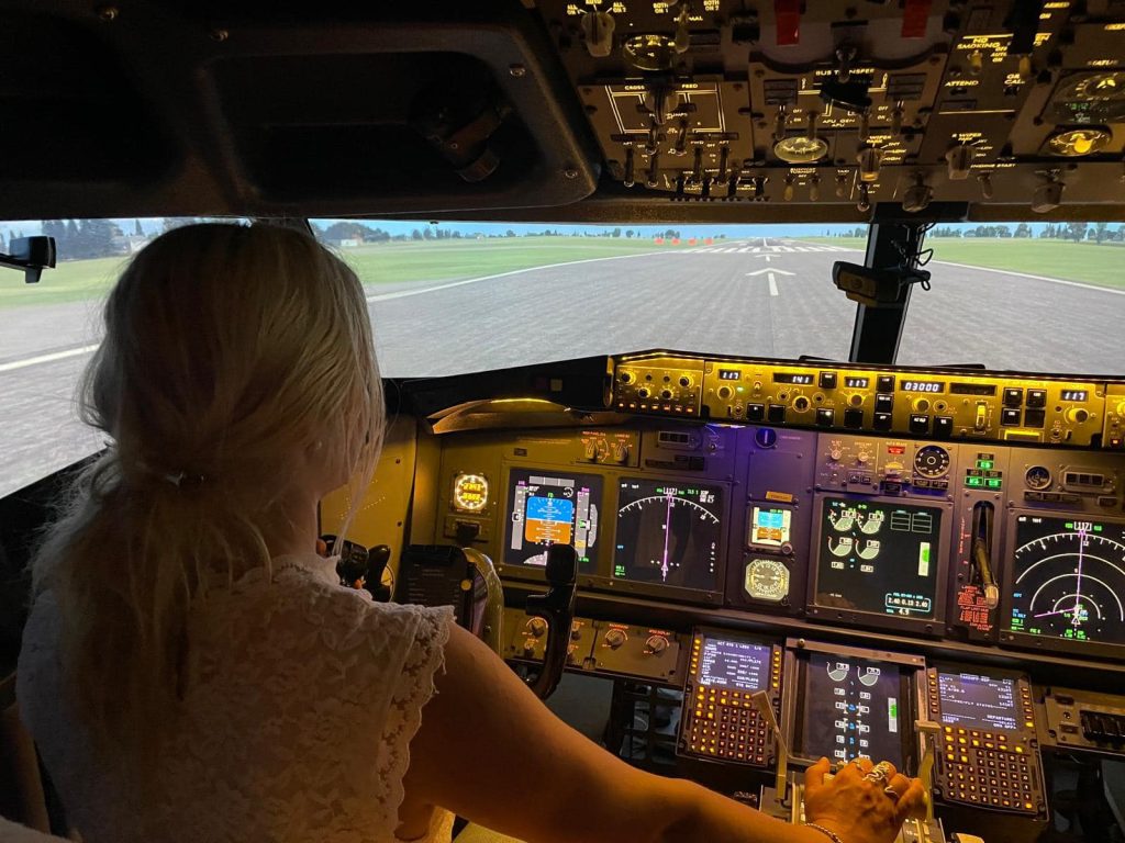 737 Flight Deck Experience Brighton-3