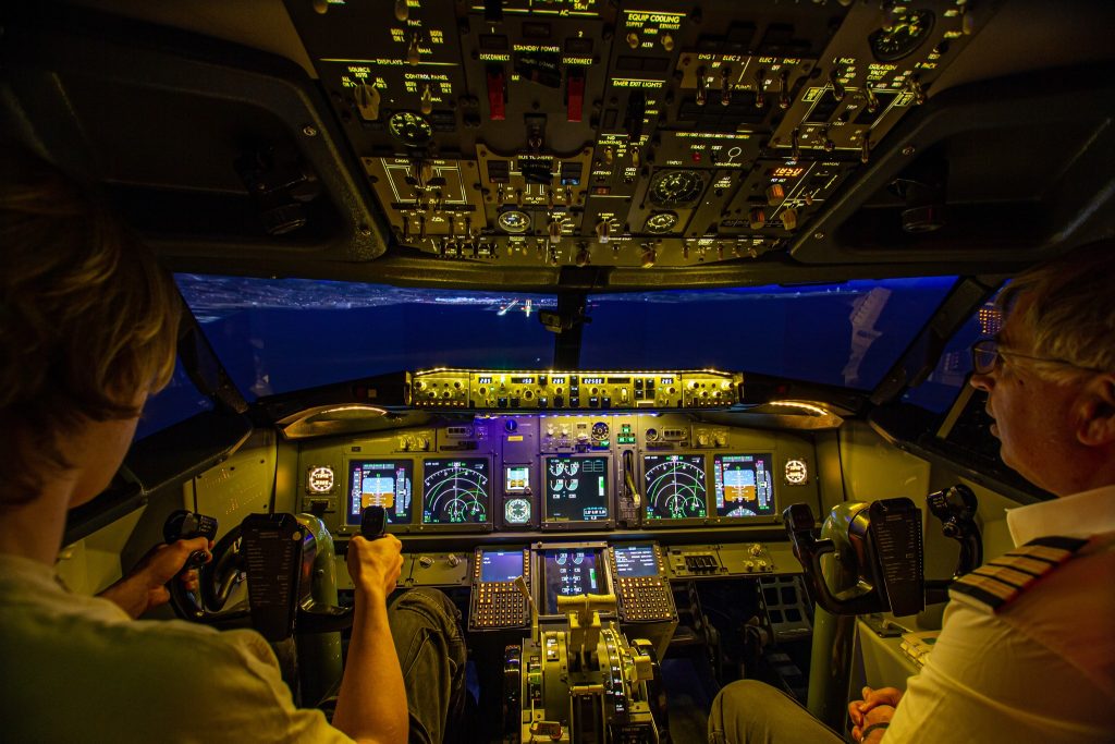 737 Flight Deck Experience Brighton-4