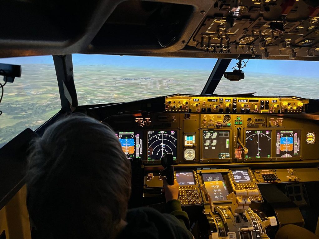 737 Flight Deck Experience Brighton-8