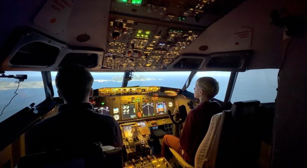 737 Flight Deck Experience Brighton-9