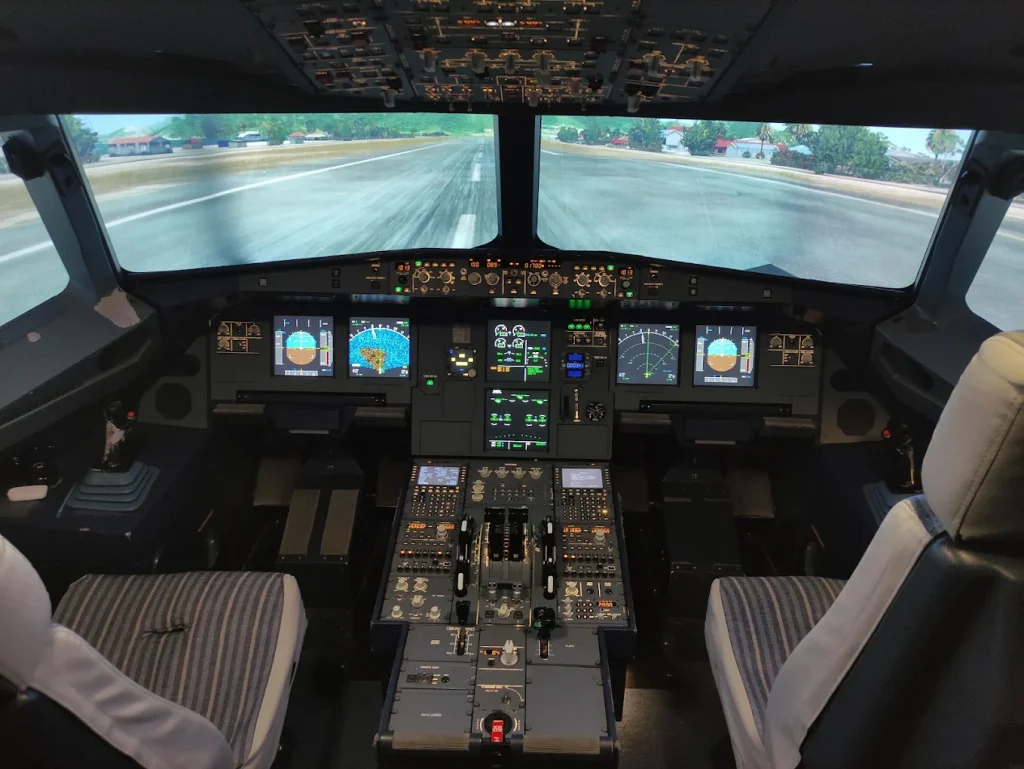 AirPoint Krakow Airbus A320 Flight Simulator on the Main Market Square-2