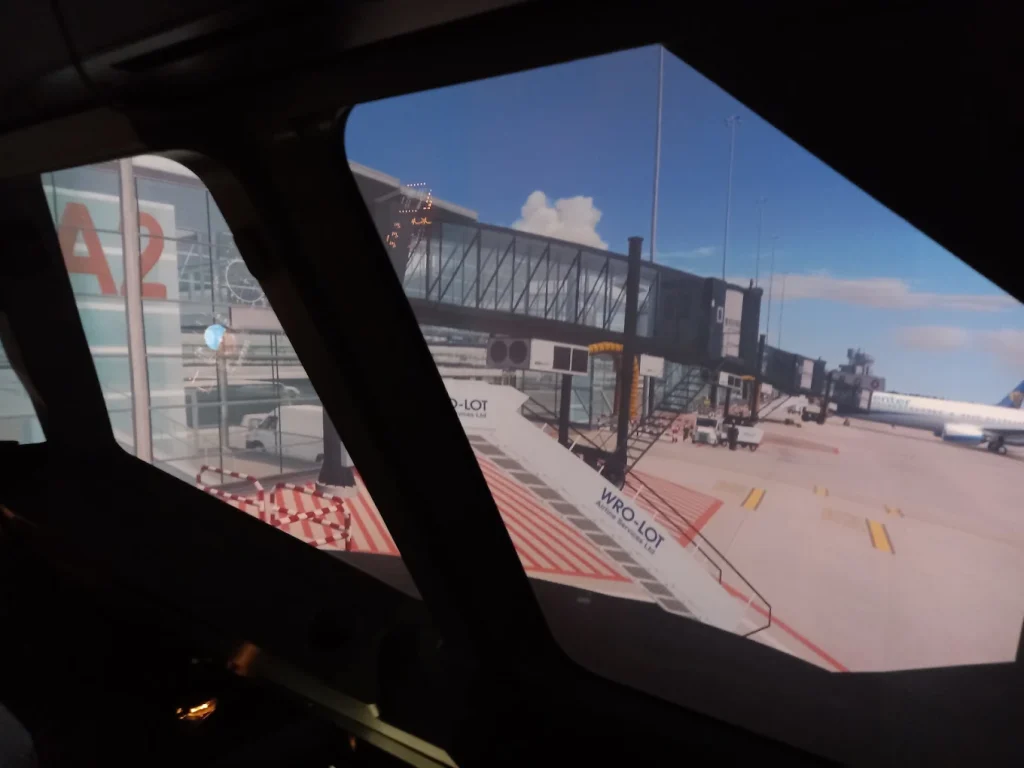 AirPoint Krakow Airbus A320 Flight Simulator on the Main Market Square-5