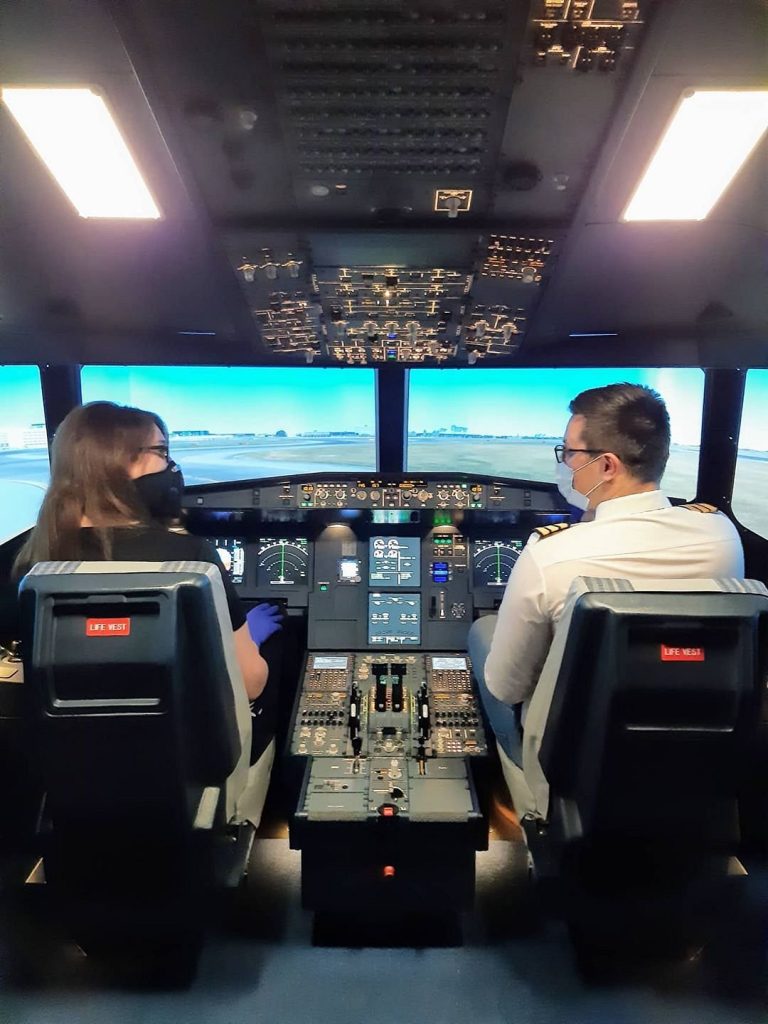 AirPoint Krakow Airbus A320 Flight Simulator on the Main Market Square-8