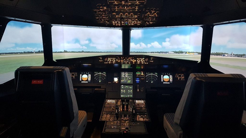 AirPoint Krakow Airbus A320 Flight Simulator on the Main Market Square-9