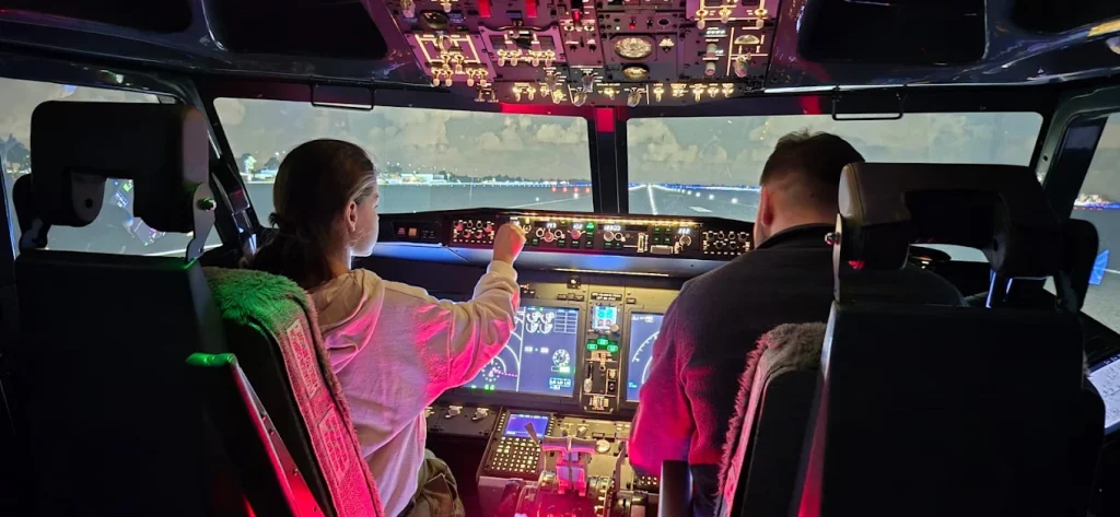 AirPoint Poznań Boeing 737 MAX 8 Flight Simulator in Central Poznań-6