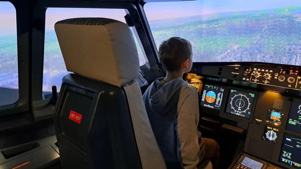 AirPoint Wrocław Airbus A320 Flight Simulator in the Heart of the City-1