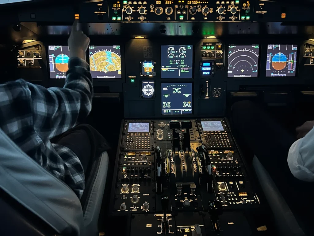 AirPoint Wrocław Airbus A320 Flight Simulator in the Heart of the City-3