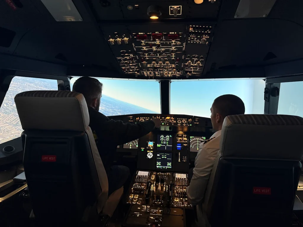 AirPoint Wrocław Airbus A320 Flight Simulator in the Heart of the City-6