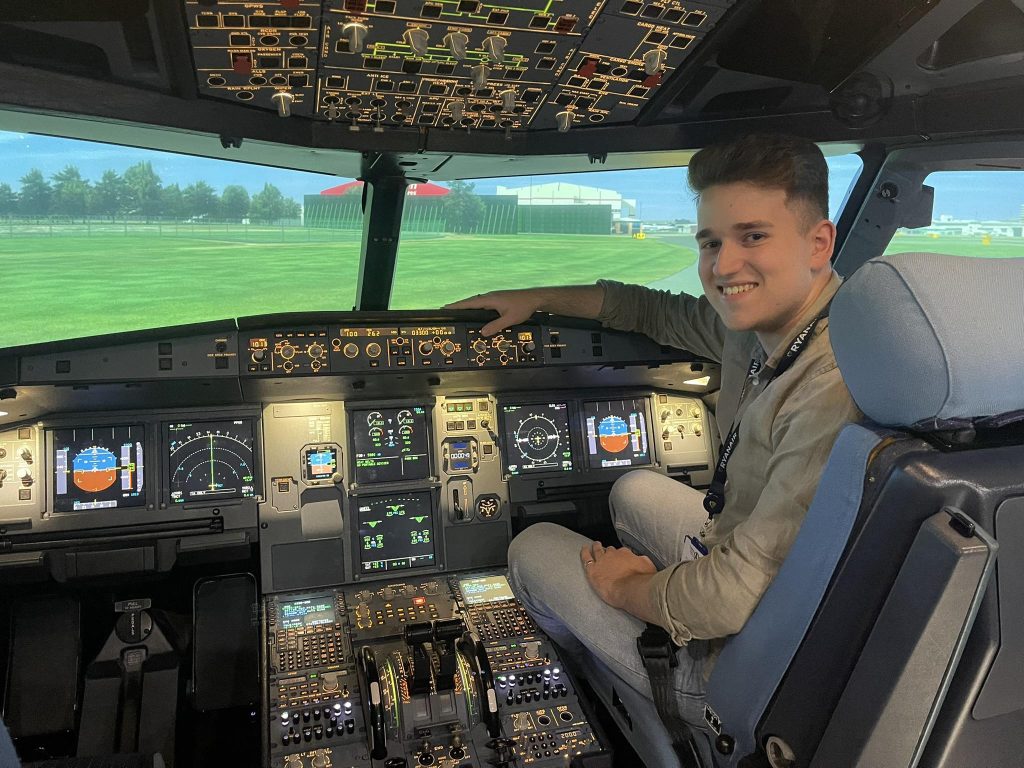 AlphaTech Northern Ireland Airbus A320 Flight Simulation-2