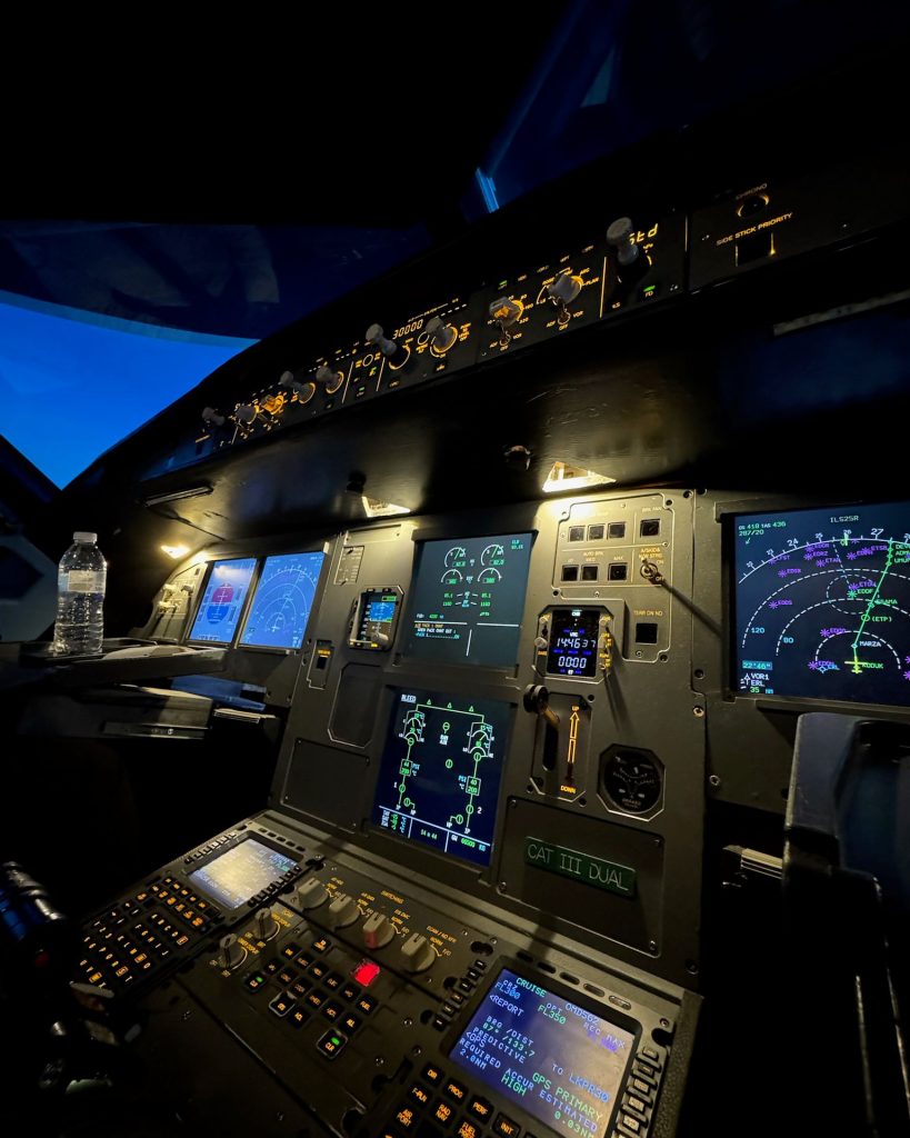 AlphaTech Northern Ireland Airbus A320 Flight Simulation-3