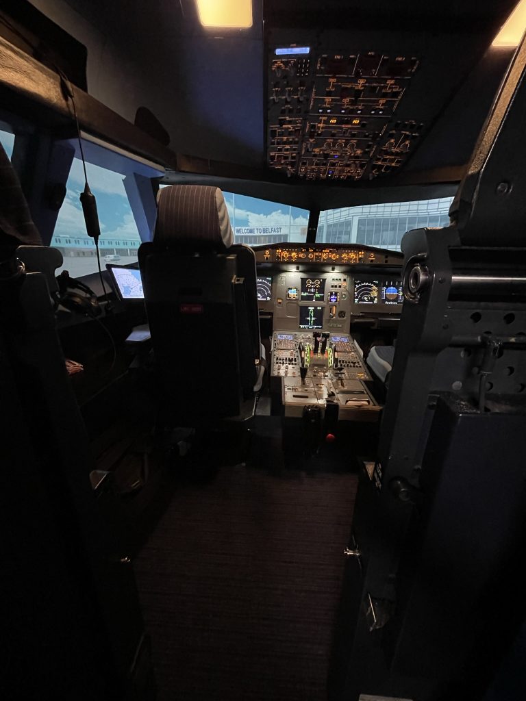 AlphaTech Northern Ireland Airbus A320 Flight Simulation-9