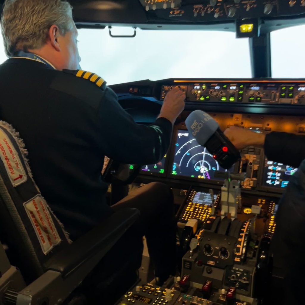 Atlantic Flight Training Academy Boeing 737-800 NG Experience Cork-7