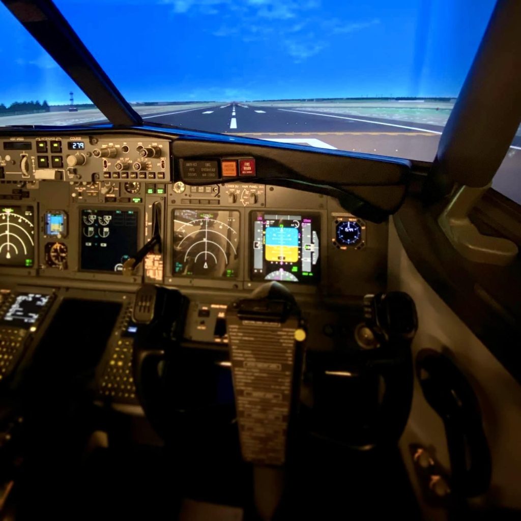 Atlantic Flight Training Academy Boeing 737-800 NG Experience Cork-8