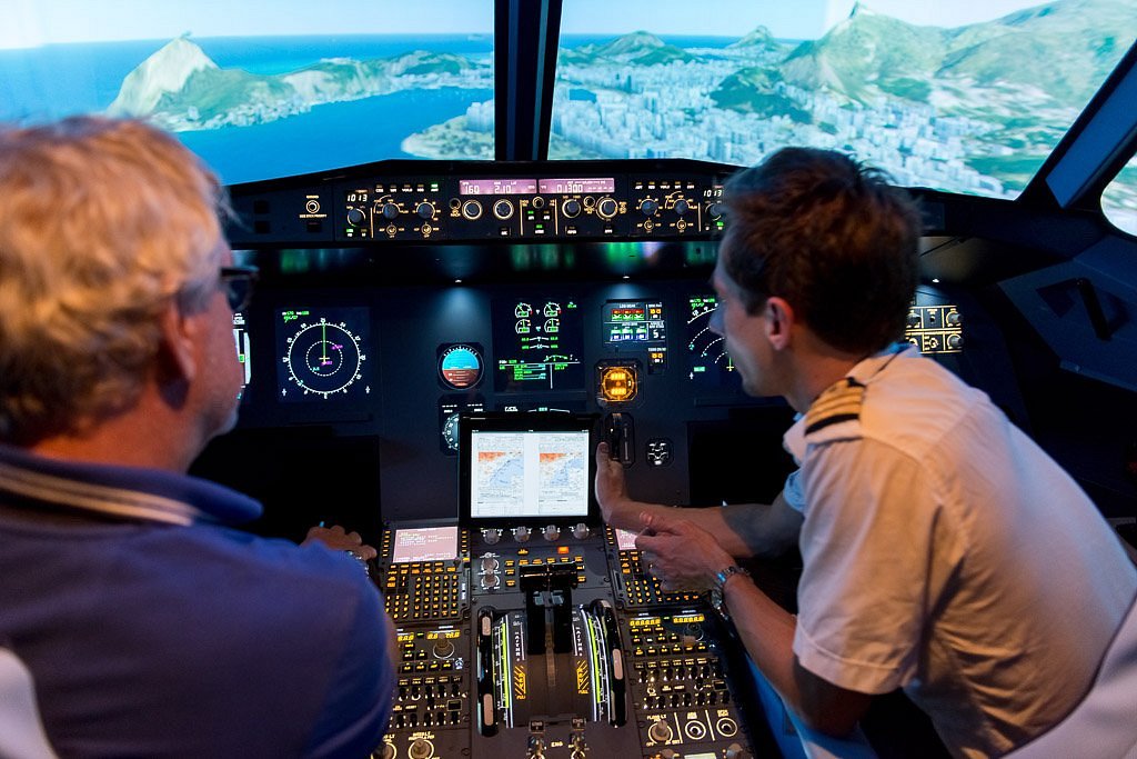 AviaSim Aix-en-Provence Airbus A320 Flight Simulator in Provence-6