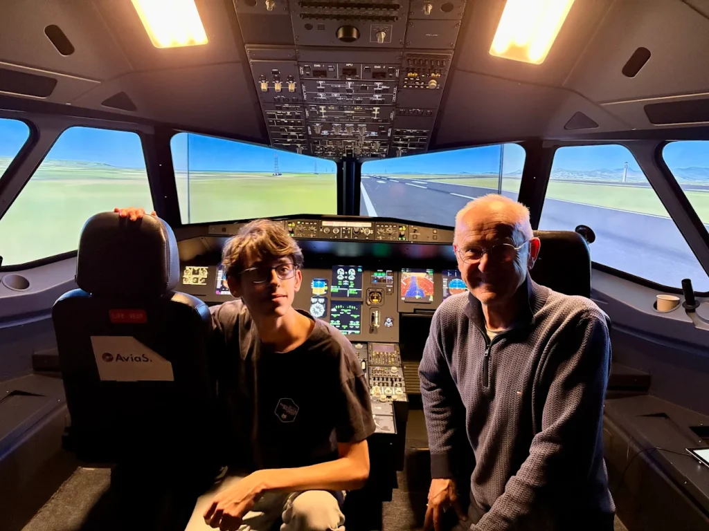 AviaSim Bordeaux Airbus A320 Flight Simulator in the Chartrons District-4
