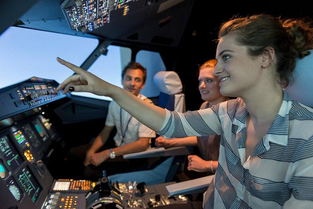 AviaSim Bordeaux Airbus A320 Flight Simulator in the Chartrons District-7