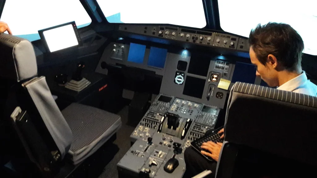 AviaSim Geneva Airbus A320 Flight Simulator near Geneva Airport-3