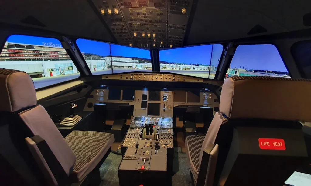 AviaSim Geneva Airbus A320 Flight Simulator near Geneva Airport-6