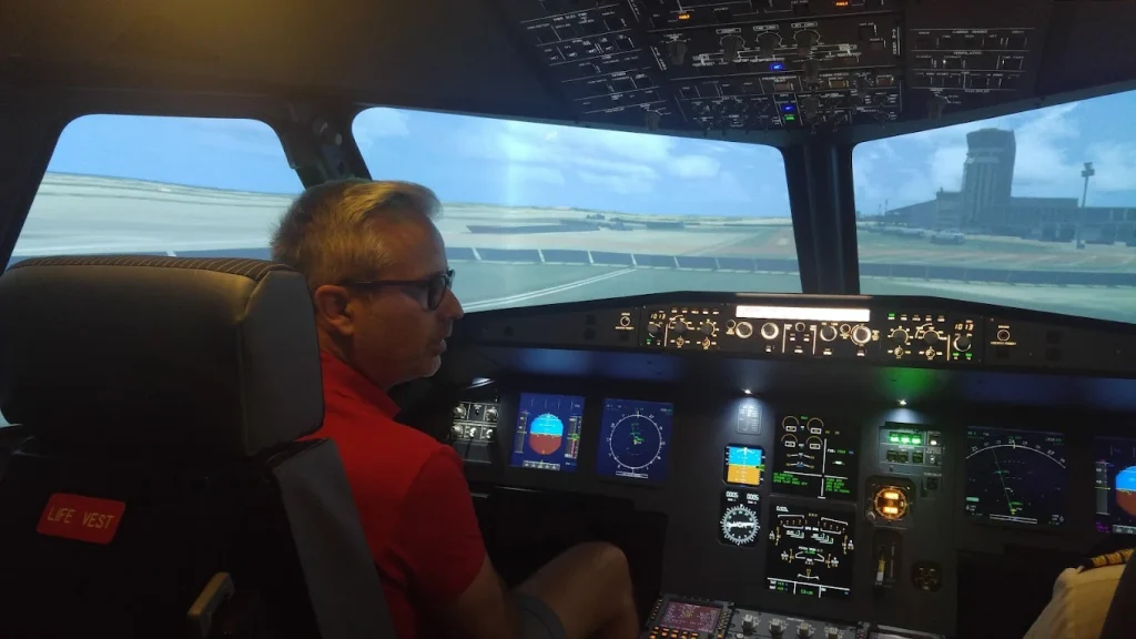 AviaSim Montpellier Airbus A320 Flight Simulator at Novotel Montpellier-4