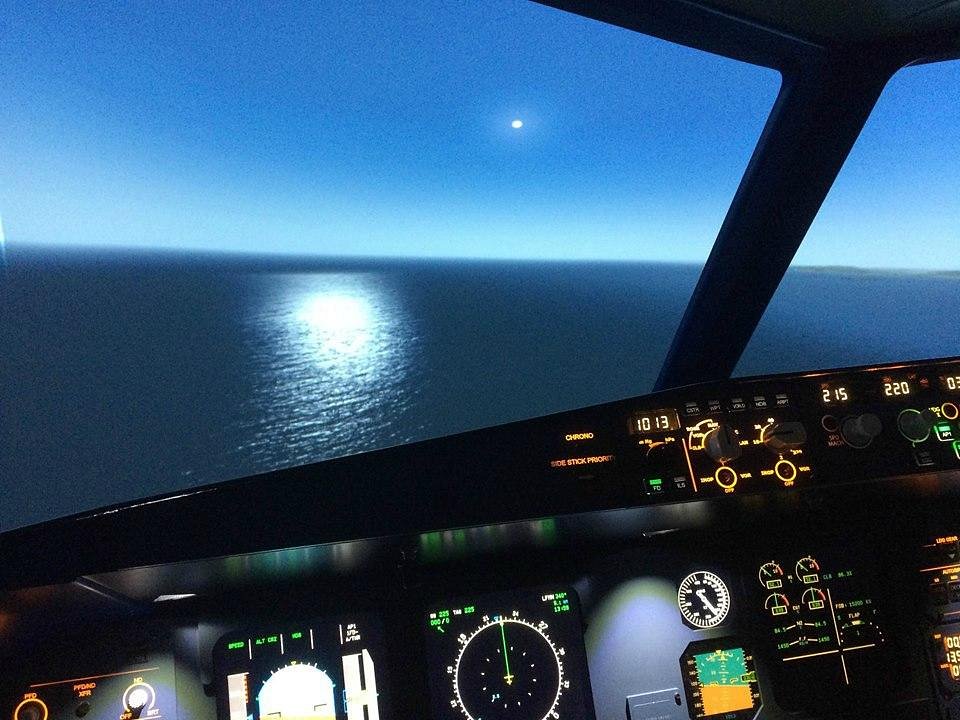 AviaSim Nice Airbus A320 & F-35 Fighter Jet Simulators on the Promenade des Anglais-3