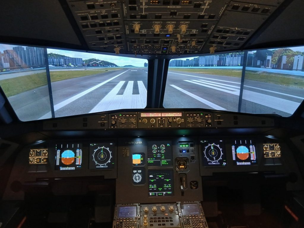 AviaSim Nice Airbus A320 & F-35 Fighter Jet Simulators on the Promenade des Anglais-4