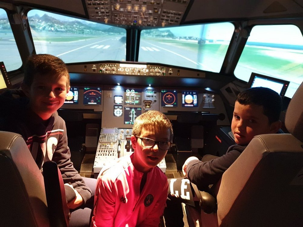 AviaSim Nice Airbus A320 & F-35 Fighter Jet Simulators on the Promenade des Anglais-5