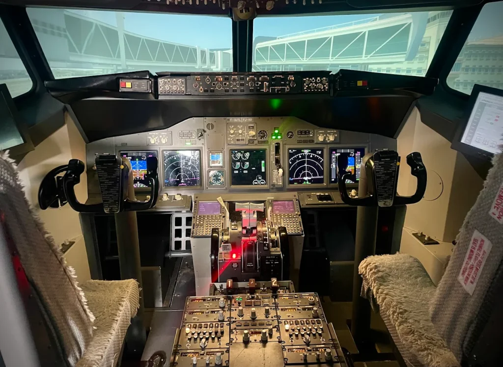 AviaSim Paris Bercy: Boeing 737-800 Flight Simulator in the 12th Arrondissement