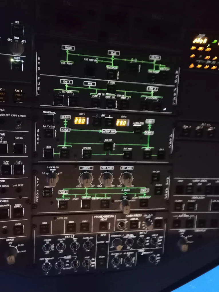 AviaSim Paris Bercy Boeing 737-800 Flight Simulator in the 12th Arrondissement-6