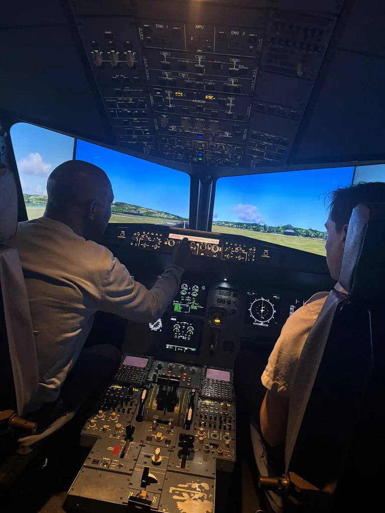 AviaSim Paris Orly Airbus A320 & F-35 Fighter Jet Simulators at Orly Airport-6