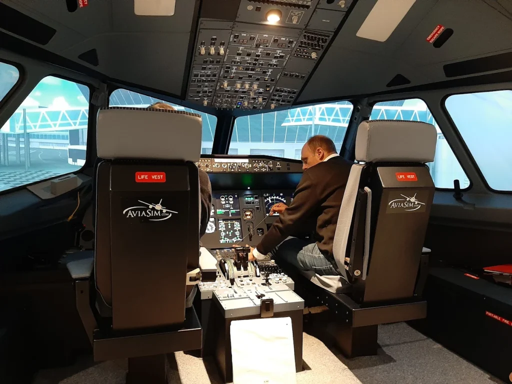 AviaSim Rennes Airbus A320 Flight Simulator in Le Rheu, Brittany-6