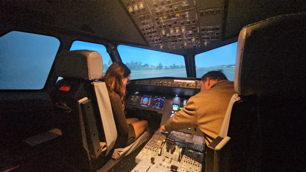 AviaSim Rennes Airbus A320 Flight Simulator in Le Rheu, Brittany-7