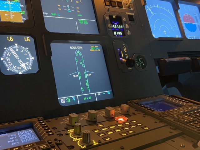 Cinetic Plus Madrid Airbus A320 & Boeing 737-800 Flight Simulators at Cuatro Vientos Airport-7