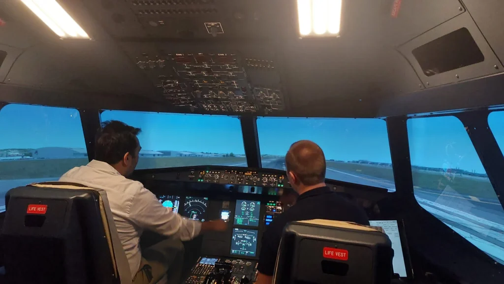 Flight Concept Lisbon Boeing 737, Airbus A320 & F18 Flight Simulators-3