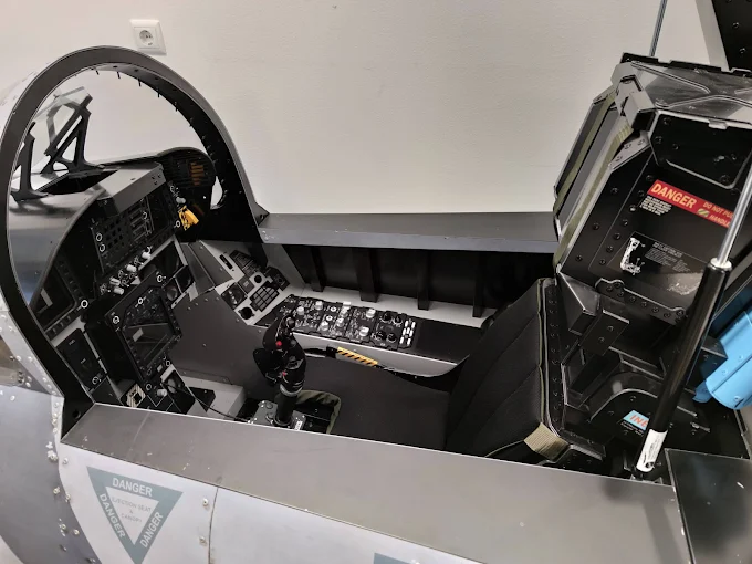 Flight Concept Lisbon Boeing 737, Airbus A320 & F18 Flight Simulators-6