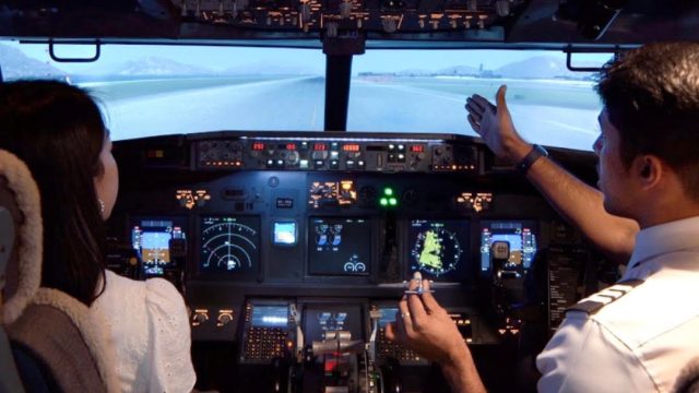 Flight Experience Singapore Boeing 737-2