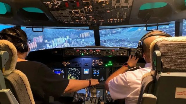 Flight Experience Singapore Boeing 737-7