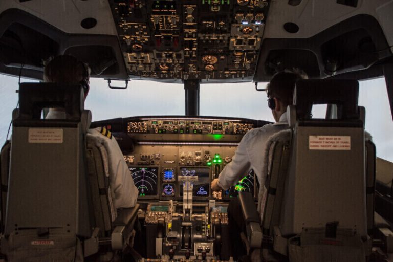 Flight Mode Simulations Faro Boeing 737 800 Cockpit Simulator near Faro Airport