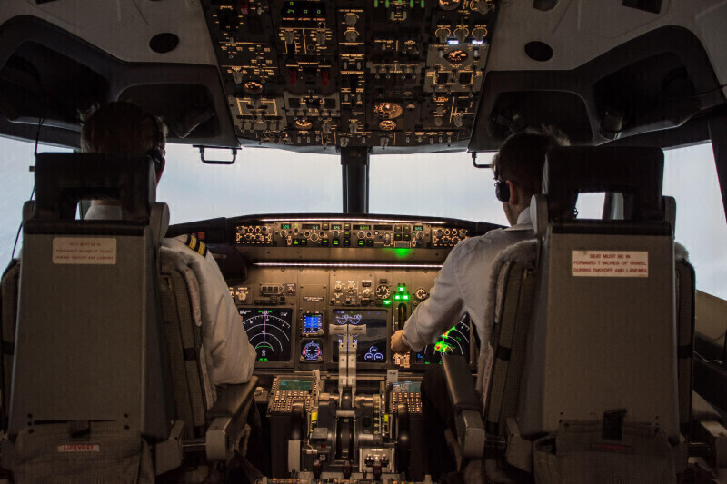 Flight Mode Simulations Faro: Boeing 737-800 Cockpit Simulator near Faro Airport