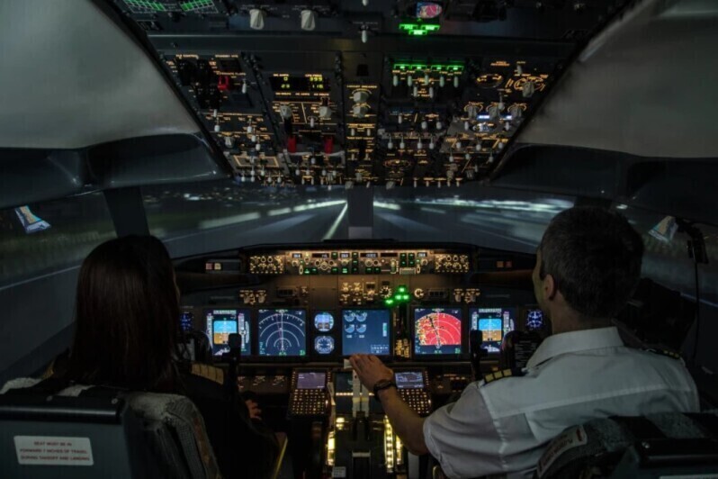 Flight Mode Simulations Faro Boeing 737-800 Cockpit Simulator near Faro Airport-2