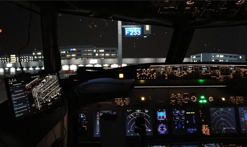 Flight Mode Simulations Faro Boeing 737-800 Cockpit Simulator near Faro Airport-5