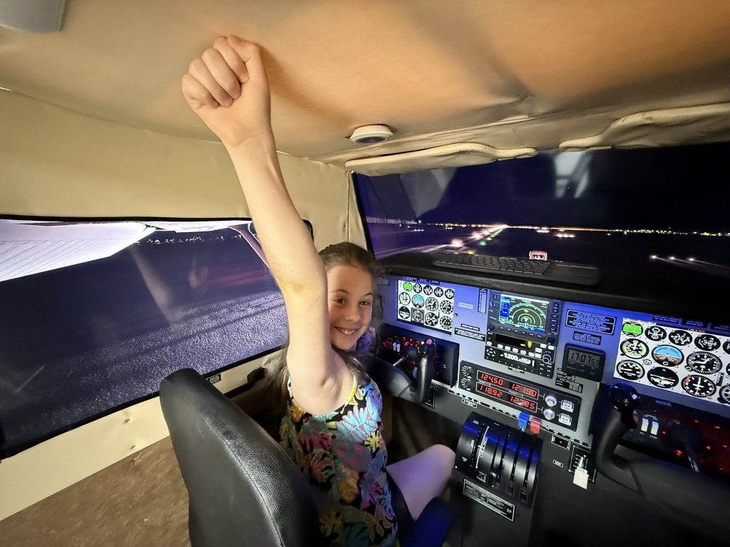 Flight SimCenter Medina Boeing 737, Cessna 172 & FA-18 VR Simulators — Ohio’s Only Enclosed B737-1