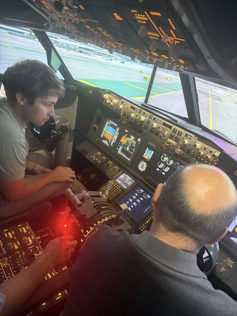 Flight SimCenter Medina Boeing 737, Cessna 172 & FA-18 VR Simulators — Ohio’s Only Enclosed B737-4
