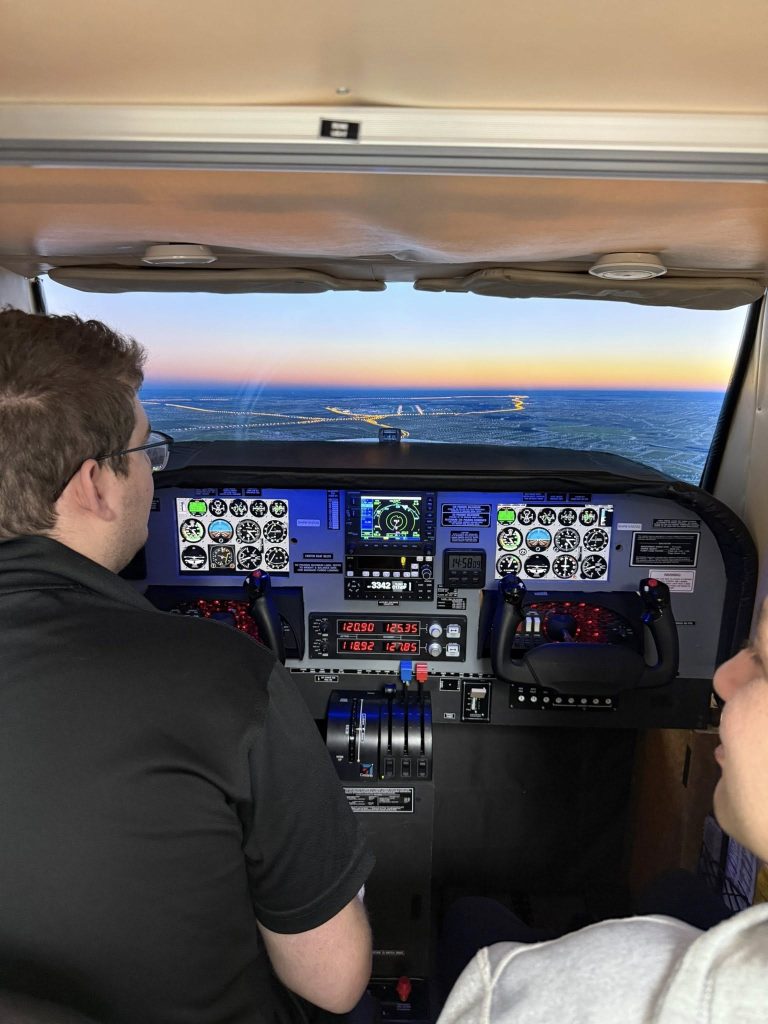 Flight SimCenter Medina Boeing 737, Cessna 172 & FA-18 VR Simulators — Ohio’s Only Enclosed B737-5
