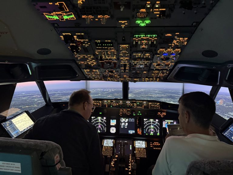 Flight SimCenter Medina Boeing 737 Cessna 172 FA 18 VR Simulators — Ohios Only Enclosed B737