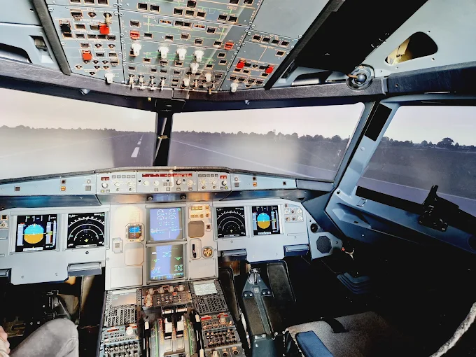 Flugsimulator.com Berlin Airbus A320 Full Motion Simulator at Mercedes-Benz AirportCenter-1