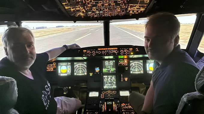 Flugsimulator.com Berlin Airbus A320 Full Motion Simulator at Mercedes-Benz AirportCenter-3
