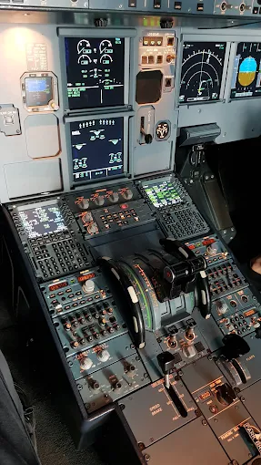 Flugsimulator.com Berlin Airbus A320 Full Motion Simulator at Mercedes-Benz AirportCenter-5