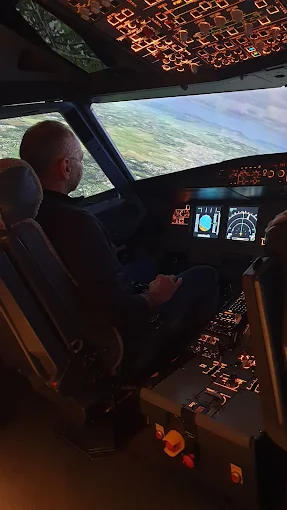 Flugsimulator.com Berlin Airbus A320 Full Motion Simulator at Mercedes-Benz AirportCenter-7