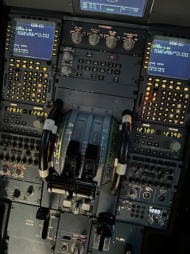 Flugsimulator.com Bremen Airbus A320 Original Cockpit Flight Simulator-5